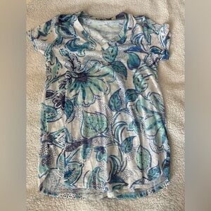 NWT Soft Surrounding. Size XS Short Sleeve Tee Blue Floral